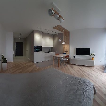 Новая Эко-Квартира У Метро Славутич Apartment Kiev Exterior foto